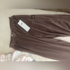 NWT alo velour yoga pants in brown color